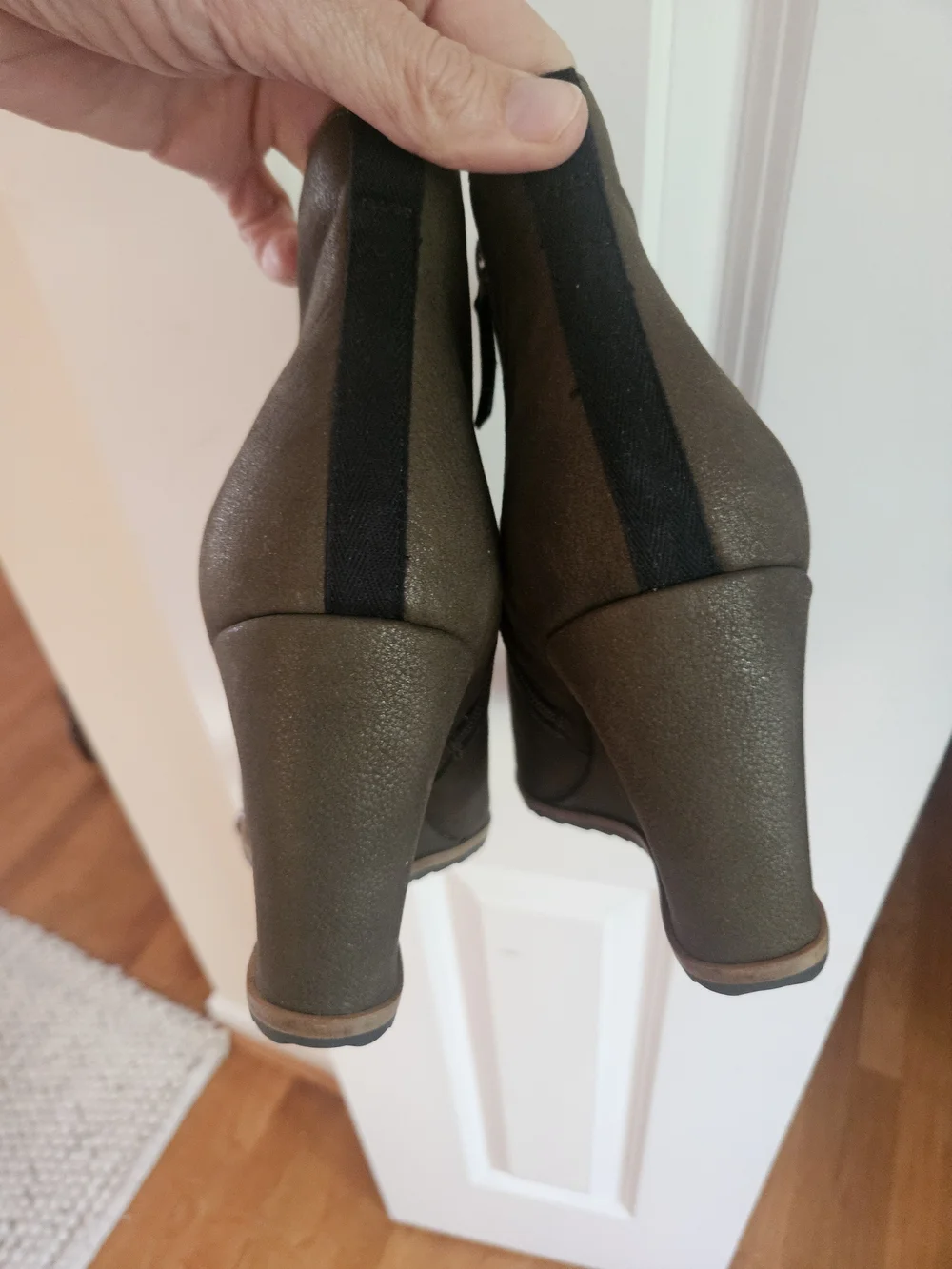(NEW) Women’s Green/Brown Wedge Ankle Boot